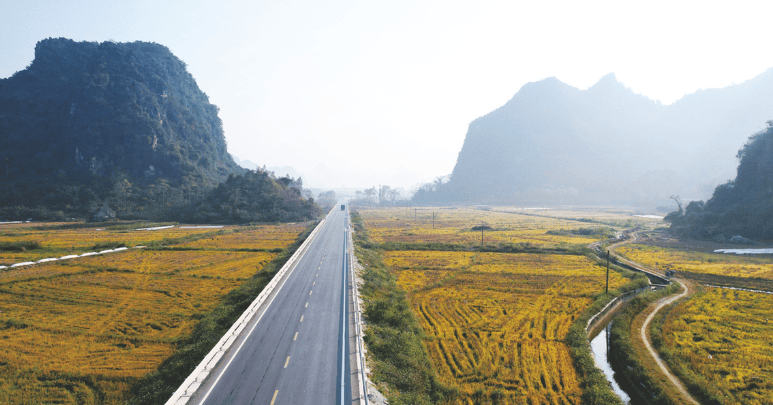 S514南宁华山至秀山段公路路面改造工程完工,改善群众出行条件。