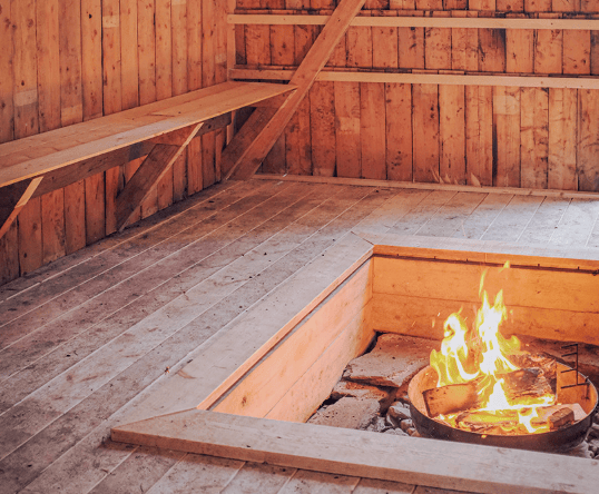 GLØDE 是一个挪威语动词，意思是散发出温暖柔和的光芒。