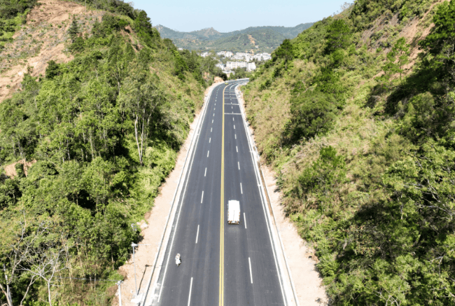 改建后的省道205线罗秀至清湾公路北流市平政镇路段