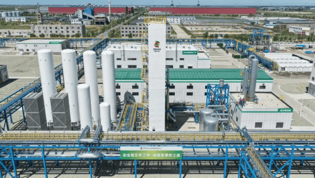 图为电投绿能投资建设的“氢洲·大安绿氨”项目空分装置。