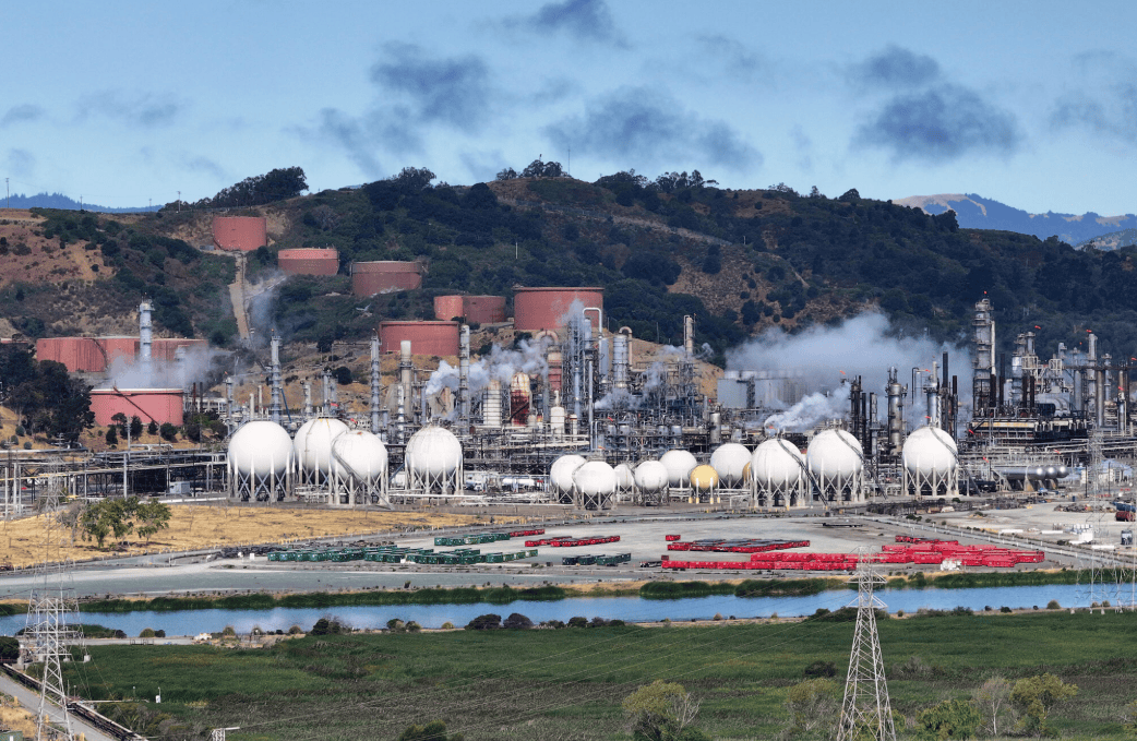 位于加利福尼亚州康特拉科斯塔县的雪佛龙里士满炼油厂一景。