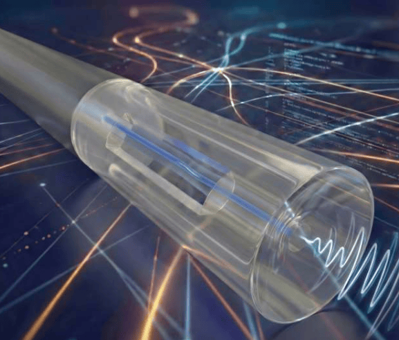 这种细如发丝的麦克风能够探测大范围的超声波，并能承受高达1000摄氏度的温度。它由一个振动敏感膜片和一个悬浮在单模光纤内的内部玻璃微梁组成。