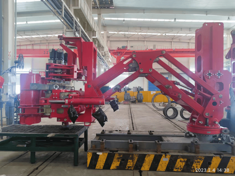 伸缩臂式铁钻工