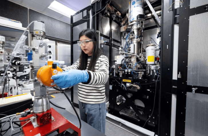 Shuang Bai, a postdoctoral researcher at Argonne and research associate with the UChicago Pritzker 