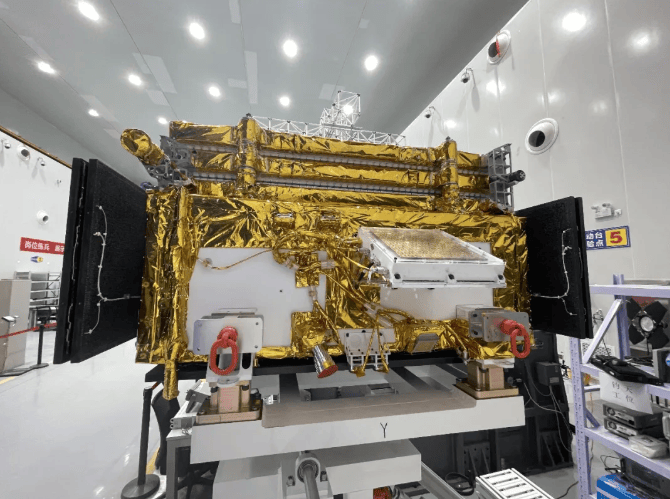 “电力工程号B星”已装配完毕，等待测试及转运发射。