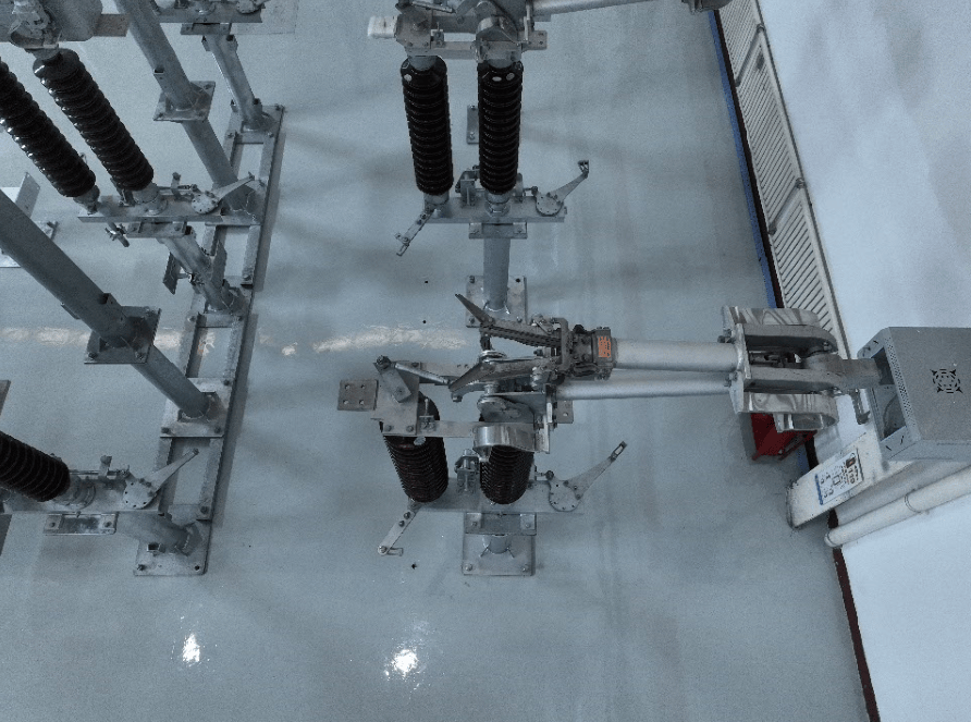 GW22A-72.5/126/145/170/252/363/420/550系列单柱单臂垂直伸缩式高压交流隔离开关