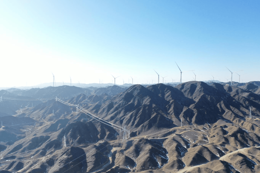 上海电力新疆木垒120万千瓦风电项目建成后，预计年发电量超28亿千瓦时，可节约标煤约88万吨，减碳约247万吨。