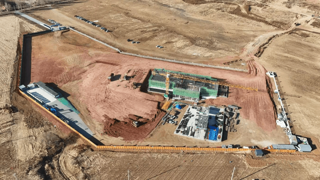 电投绿能梨树风光制绿氢生物质耦合绿色甲醇项目建设风电40万千瓦、总制氢规模32000标立每小时、年产绿色甲醇20万吨。