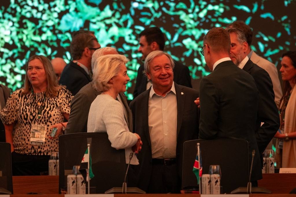 联合国秘书长安东尼奥·古特雷斯和欧盟委员会主席乌尔苏拉·冯德莱恩出席贝伦气候峰会主题会议2:能源转型。