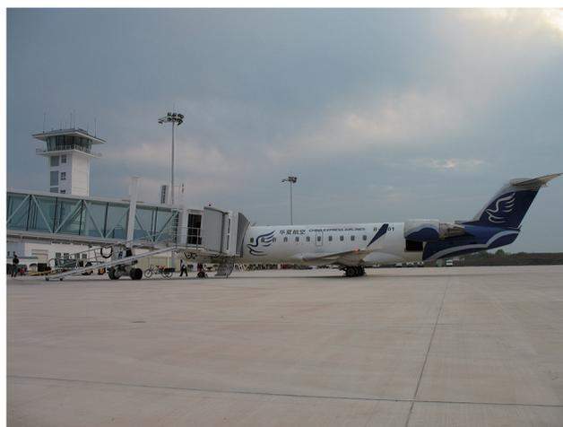 小型飞机登机桥