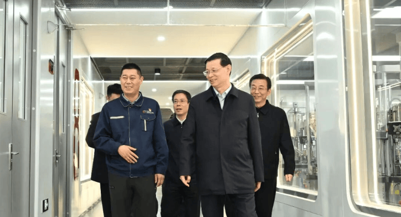 省委书记许昆林来到钢研纳克（沈阳）检测技术有限公司，了解企业技术能力、服务范围等情况。