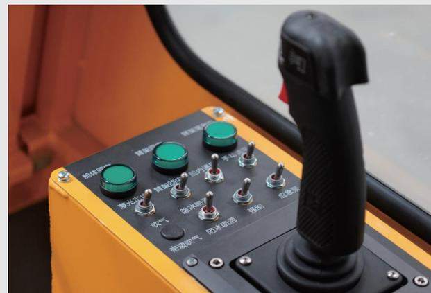 WGCB系列 飞机除冰车(电动即热式) 磷酸铁锂电池