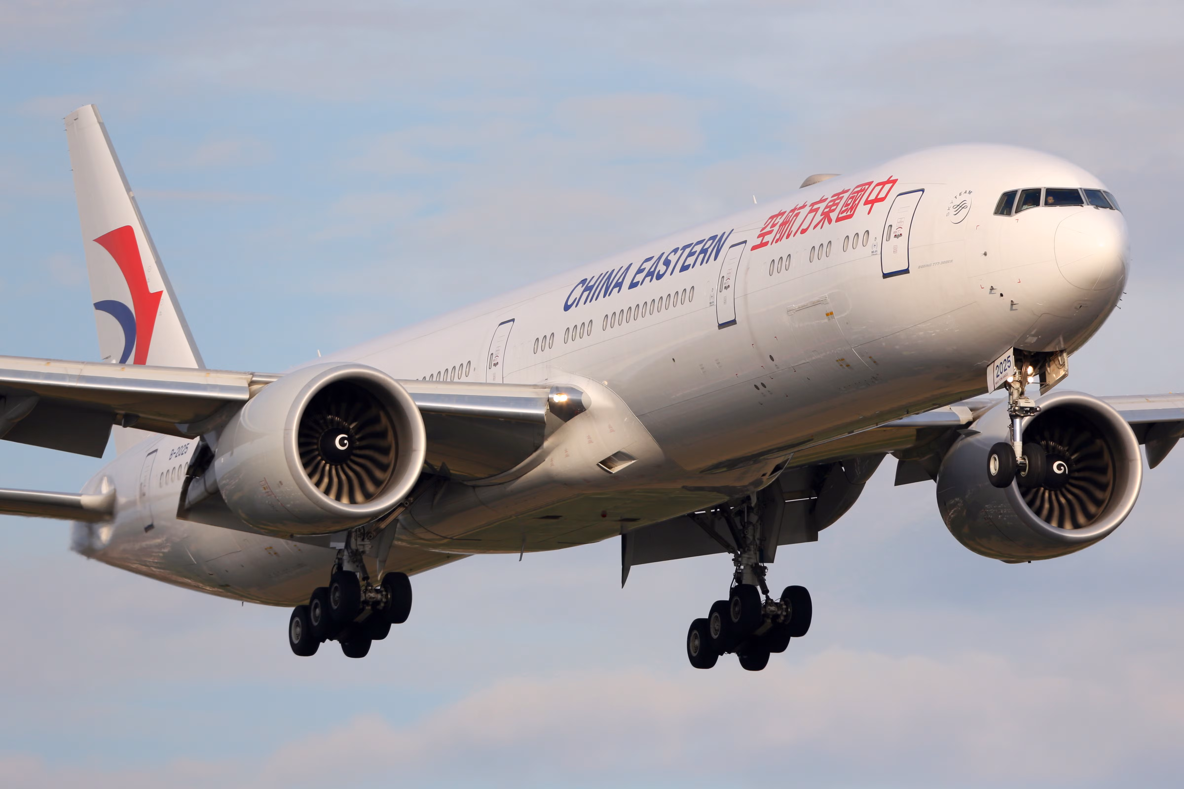 China Eastern Boeing 777-300ER On Approach