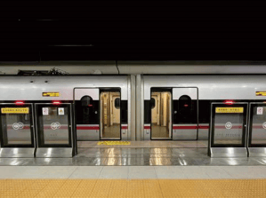 Система платформенных дверей