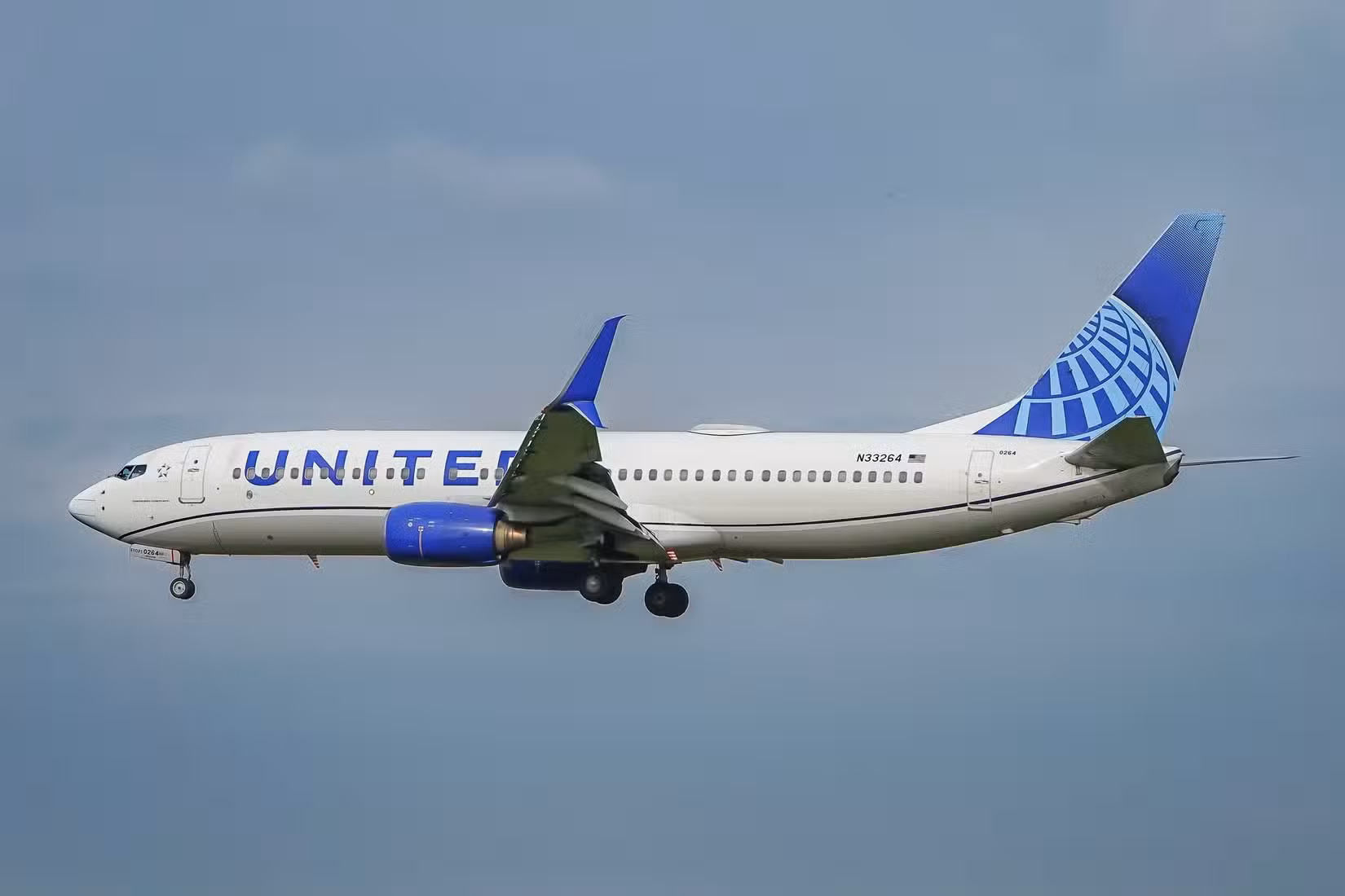 United Airlines Boeing 737-800 in the sky