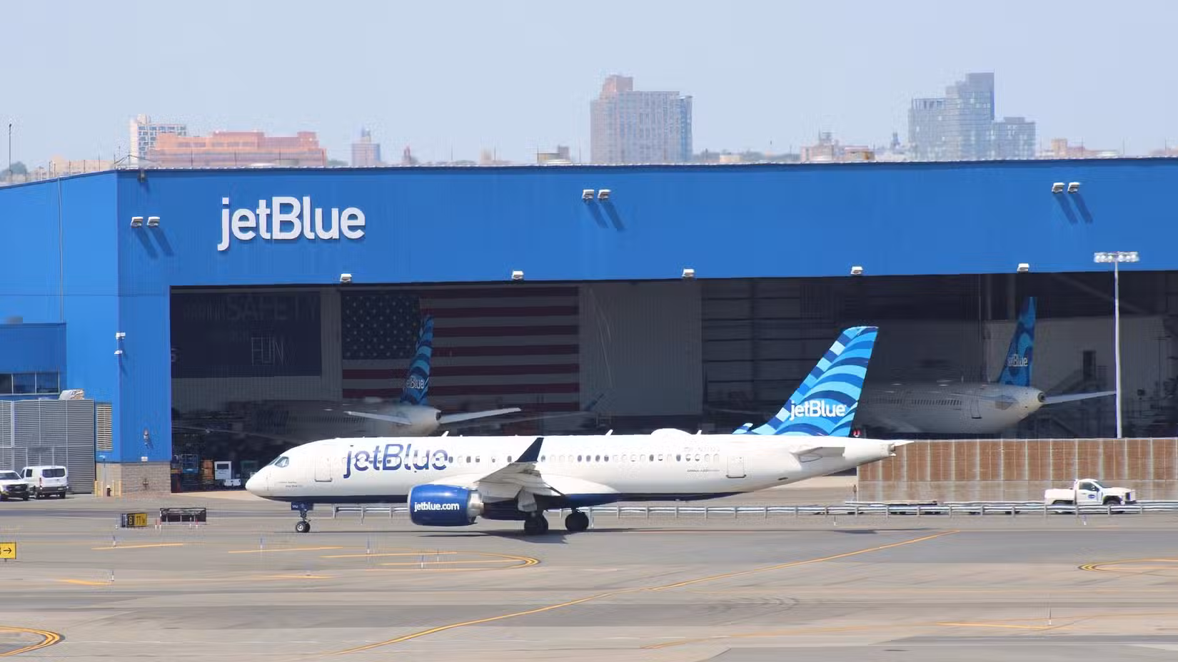 JetBlue Airbus A220-300