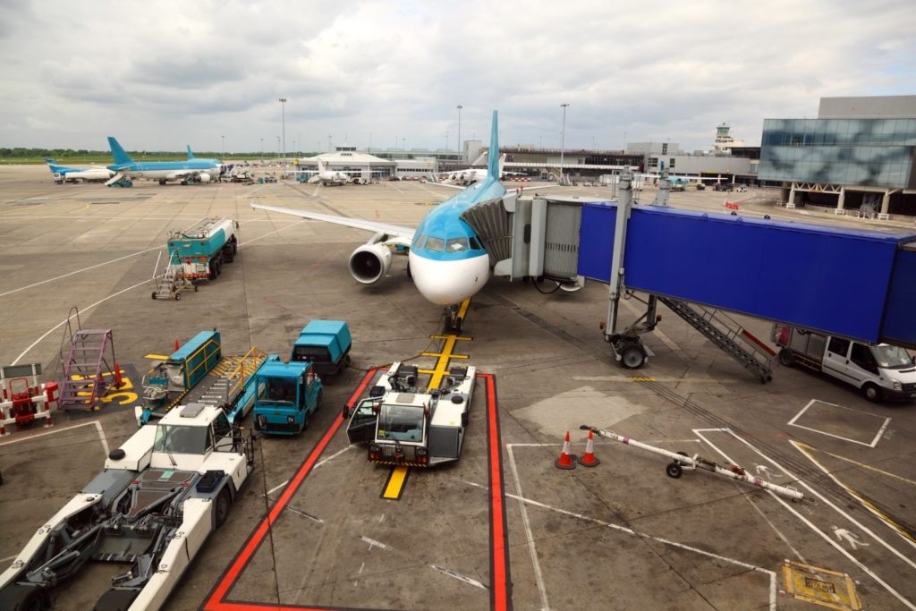 aer lingus aircraft being fuelled at Irish airport
