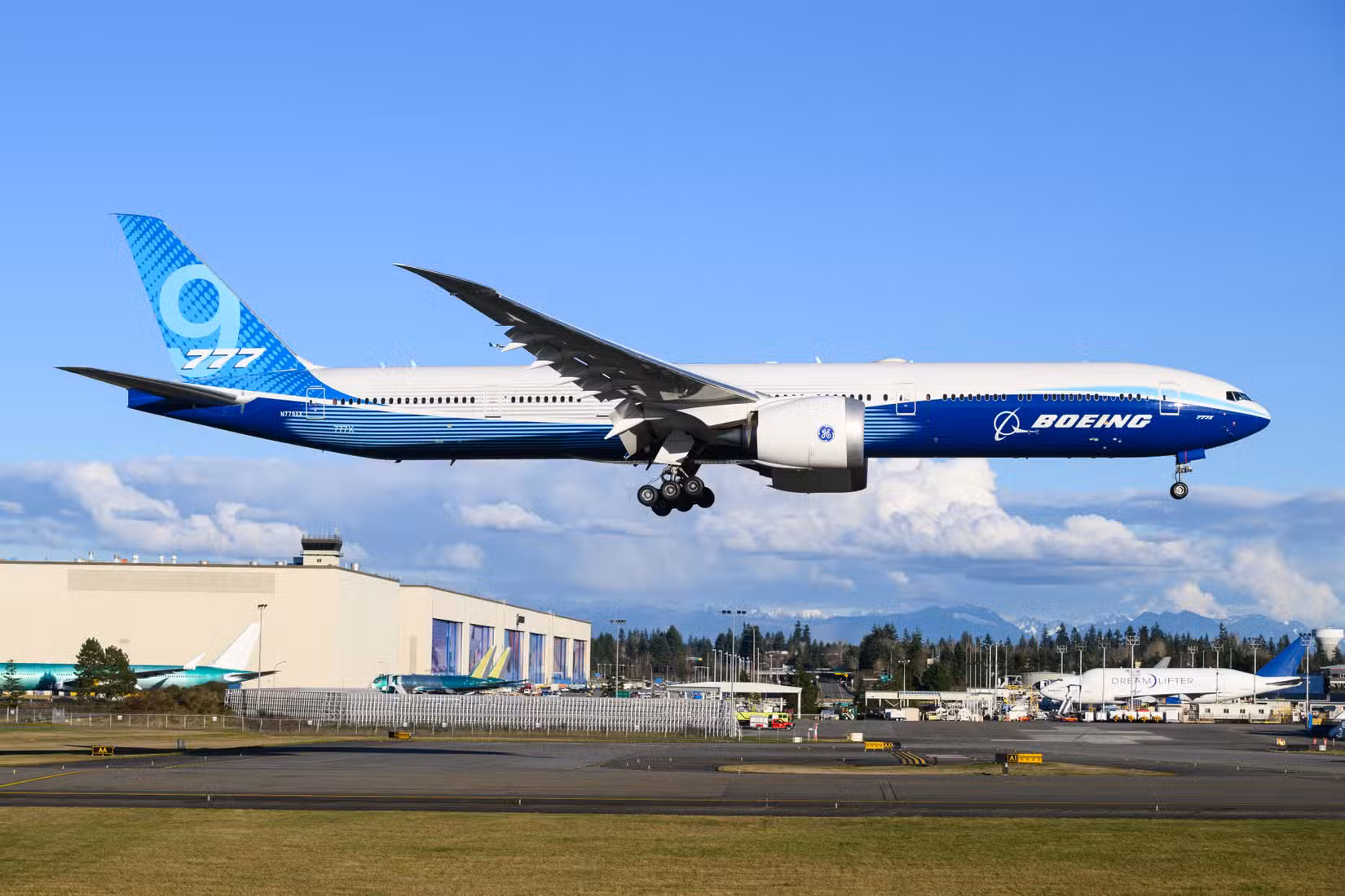 777-9原型机降落