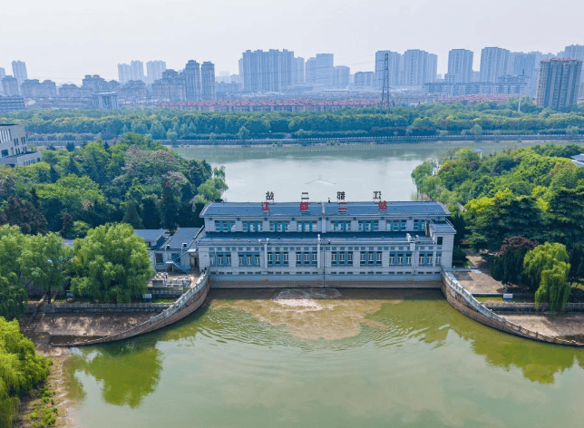 4月27日，位于江苏省扬州市江都区的南水北调东线源头江都水利枢纽二站启动调水