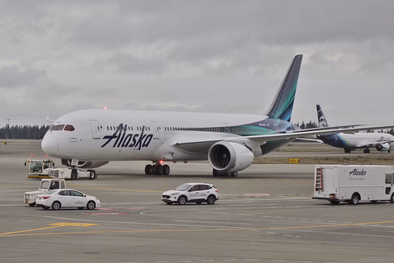 Alaska 787 Taxiing