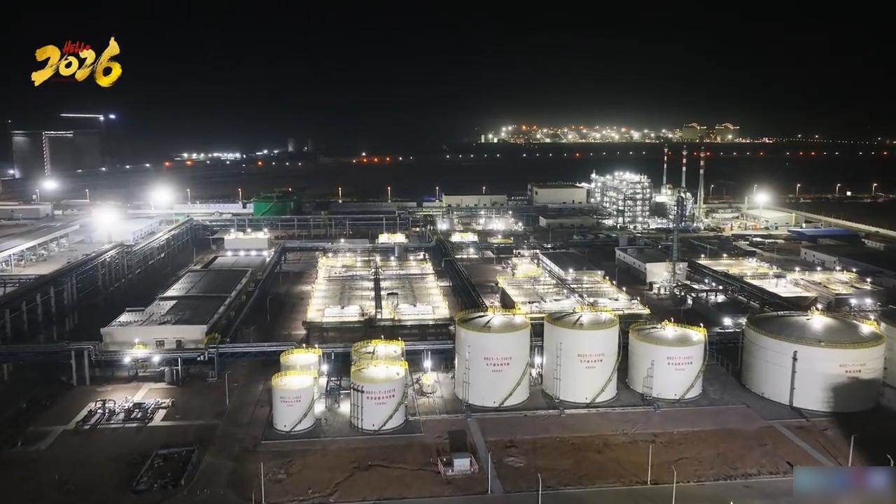 除夕夜，古雷石化基地星光熠熠，中沙古雷乙烯项目“灯火通明”