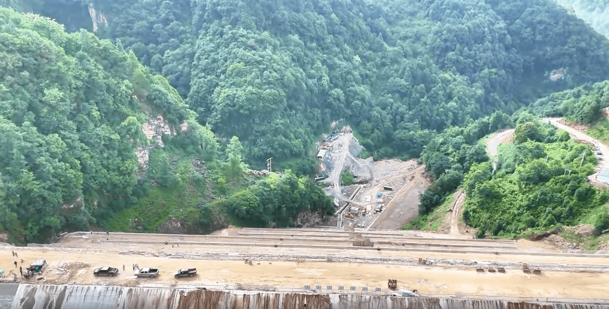 #工程新看点  #四局筑坝  日前，中国水电四局所属第三分局承建的四川省凉山州竹寿水库扩建工程大坝面板混凝土浇筑工作圆满完成，工程正式转入蓄水准备阶段。@电建微言