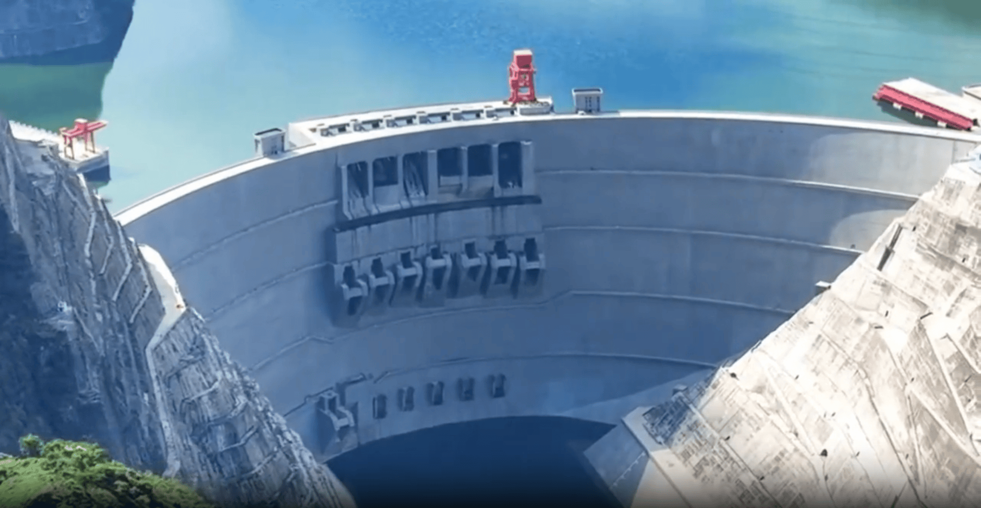 狂砸千亿！中国白鹤滩水电站登顶世界水电之巅，西方彻底眼红#白鹤滩水电站 #热门 #基建狂魔 #世界 #科技