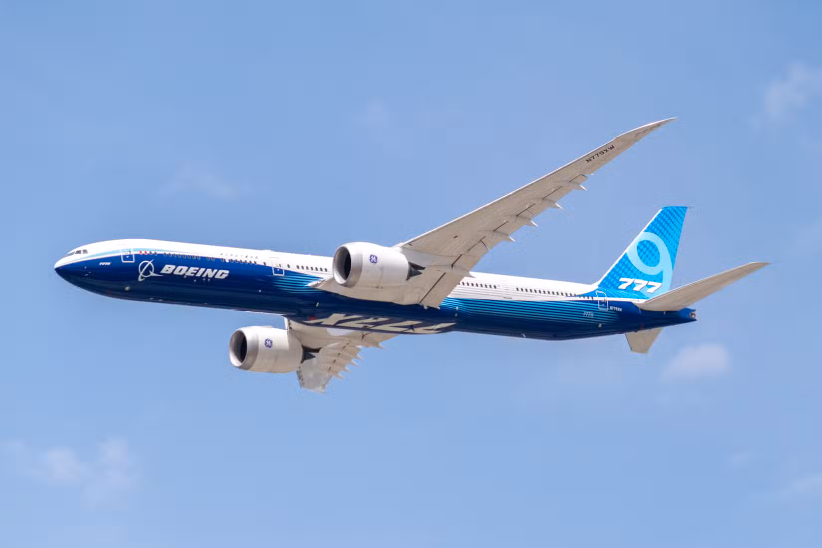 Boeing 777X flying