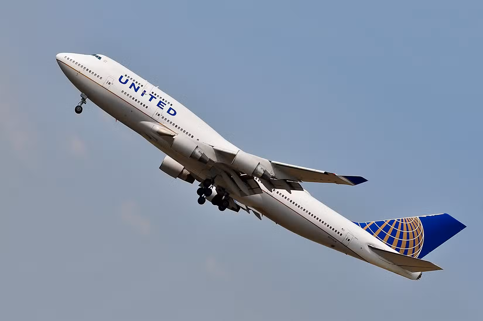 联合航空波音747-400在墨尔本MEL上空