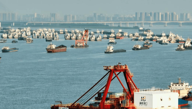 中国湖北阳逻港打造多式联运枢纽 助力内陆外贸通江达海