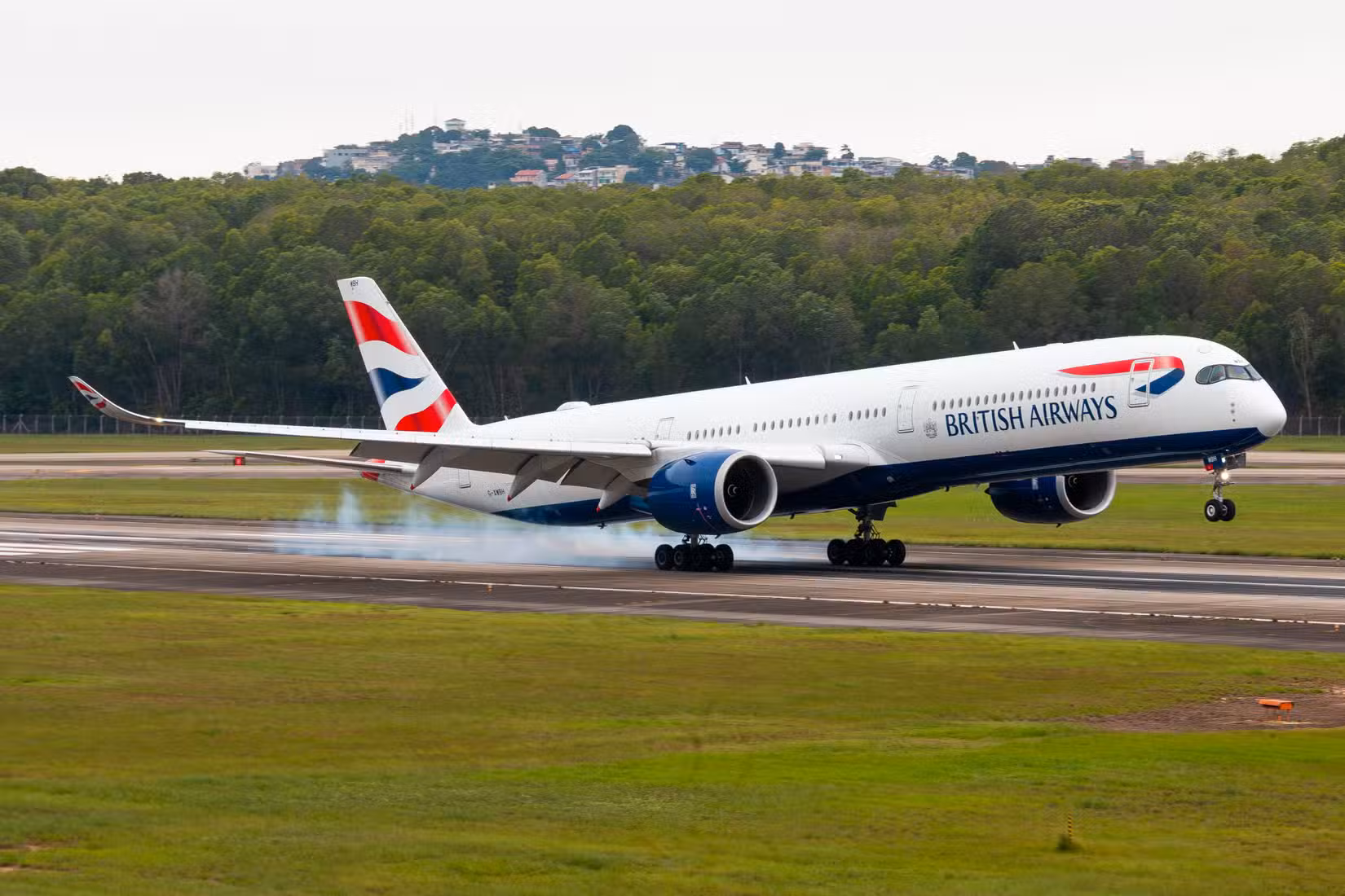 英国航空空客A350-1000降落