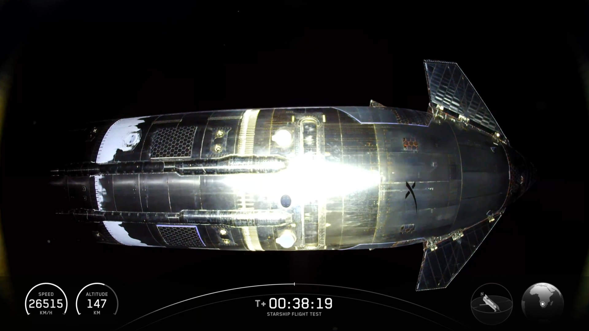 这张惊人的星舰V3舰体39号照片由第12次飞行中部署的两颗原型星链卫星‘道奇狗’之一拍摄。