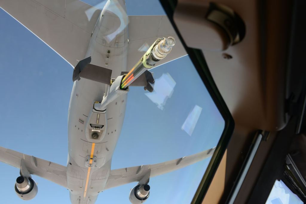 KC-46加油伸缩套管展开