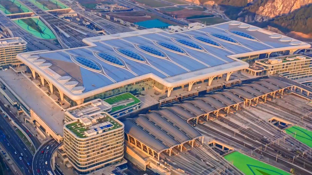 重庆东站：38 个月削山造地，建成国内超大型铁路枢纽
