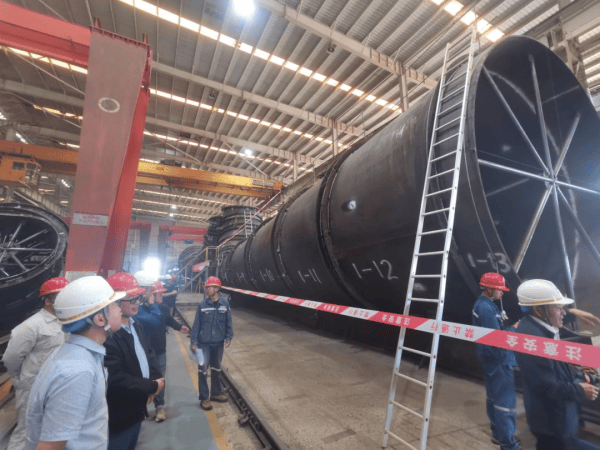 Крупный план отводящего колена, прошедшего заводскую приёмку