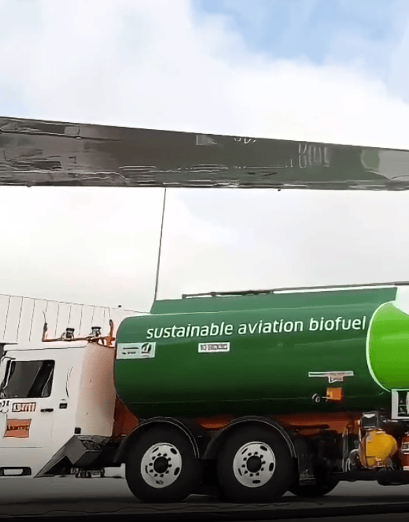 What is Sustainable Aviation Fuel and how is it helping @united’s green efforts? #unitedairlines #Su
