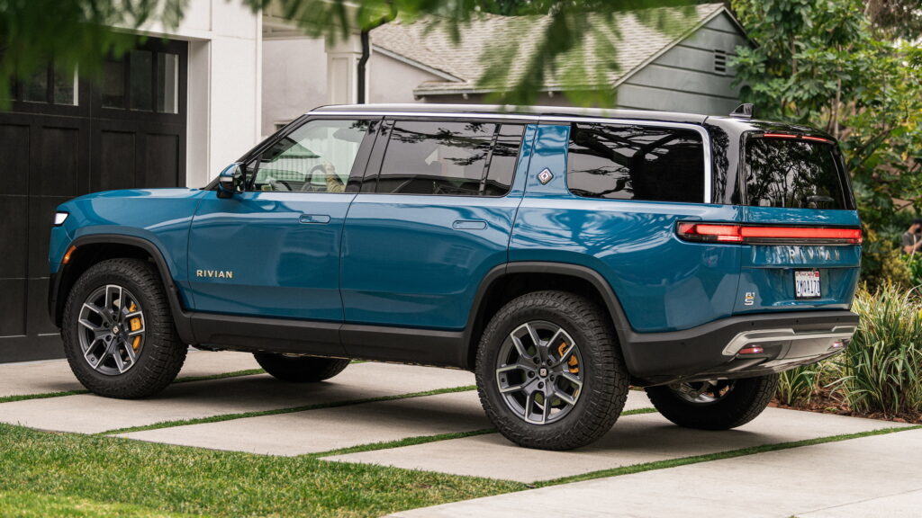 A fractured bolt caused two Rivian R1S SUVs to suddenly veer across lanes, prompting a federal investigation