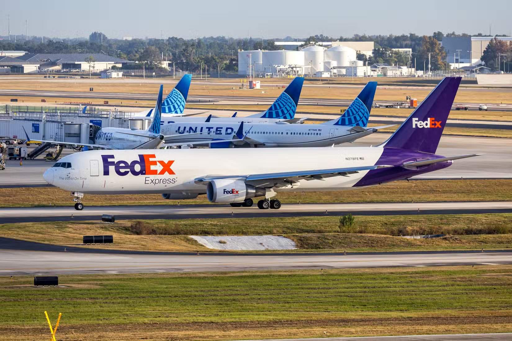 联邦快递波音767-300F滑行