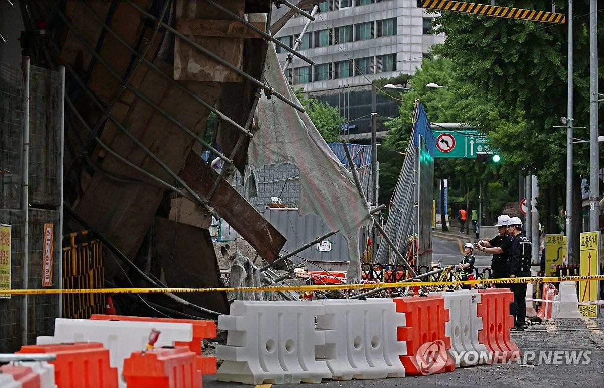 Seosomun Overpass before emergency demolition