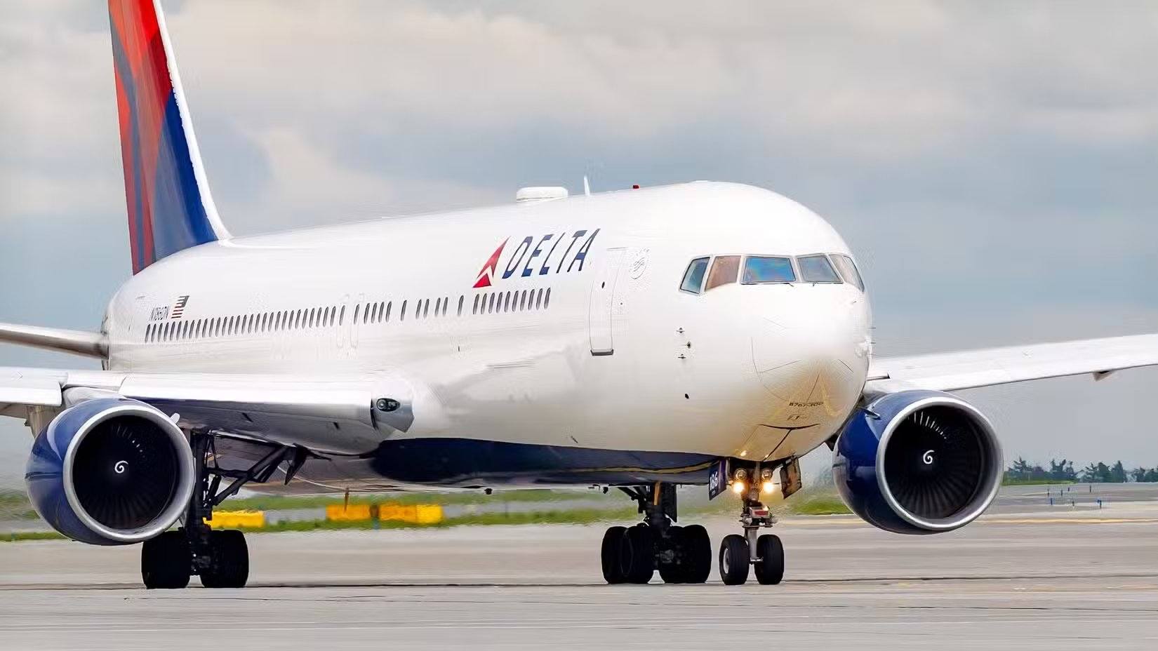 达美航空（Delta Air Lines）波音767-300ER滑行准备下次飞行