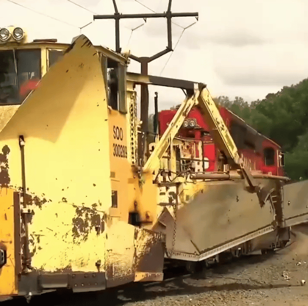 Jordan Spreader — the giant grader of the railroad!#Engineering #HeavyMachinery #Railroad #Trains #I