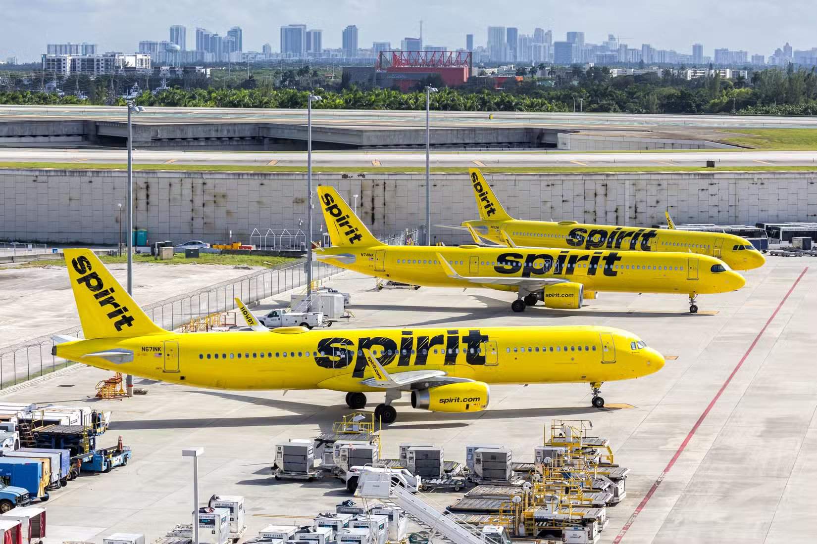 精神航空A321并列停放