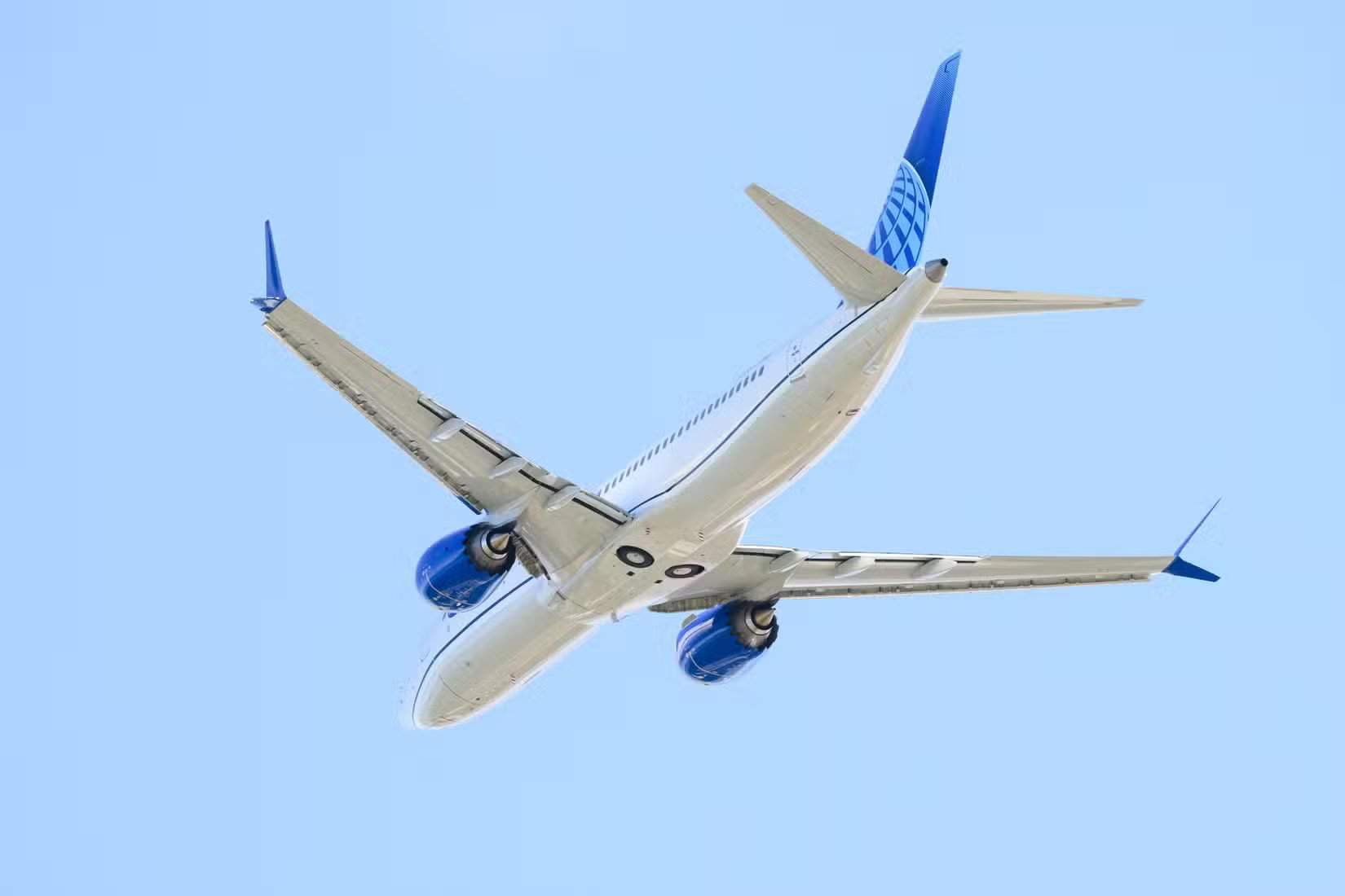 美联航波音737 MAX 8底部视角