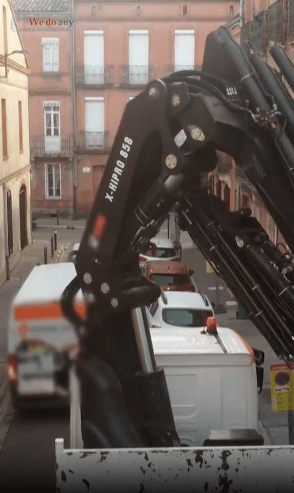 Un chantier à haut-risque en plein cœur de Toulouse !   En bloquant toute une rue, ils tentent de