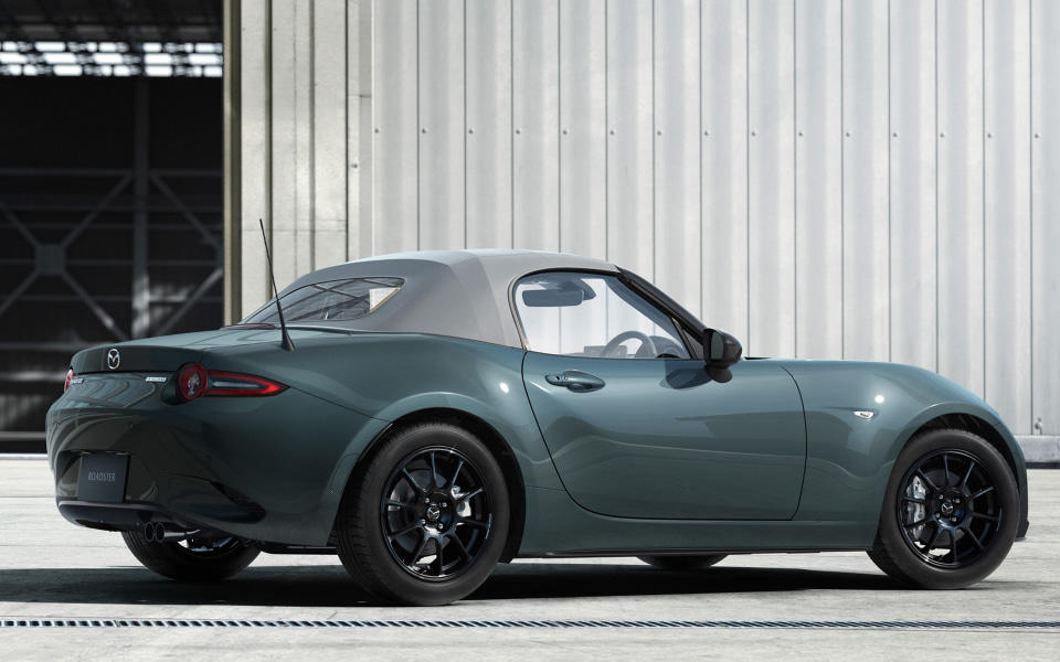 外装色:锌绿金属色(Zinc Green Metallic)(“马自达Roadster(日本规格)”)