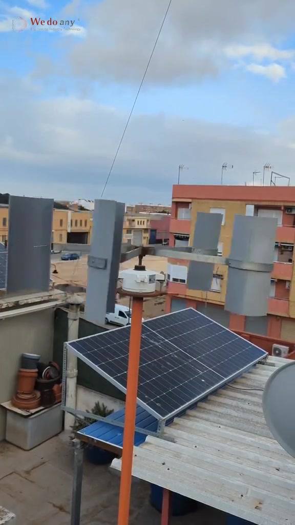 En este vídeo te enseño a hacerte un generador eolico por muy poco dinero. Yo he utilizado materiale