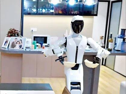 robot effectuant des tâches ménagères à la maison