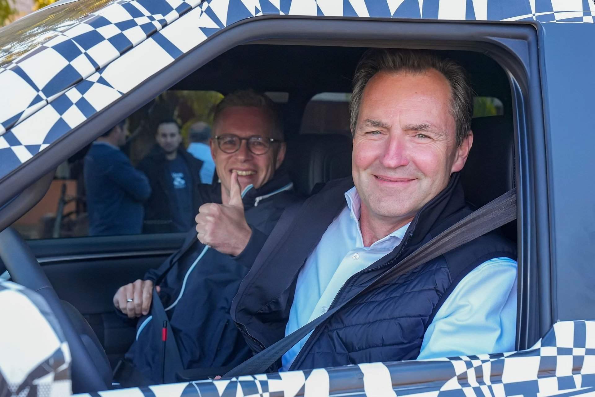 News image: Volkswagen CEO tests new Amarok pre-series models in Argentina