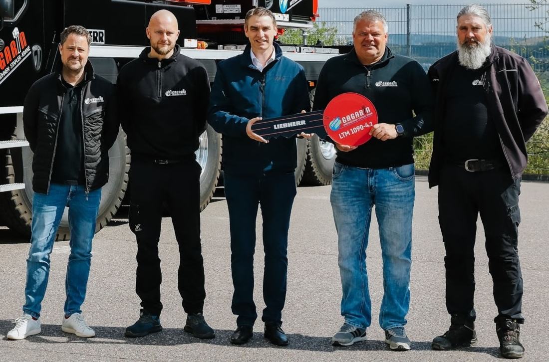 (De izquierda a derecha) Florian Schebler y Benjamin Ritter de Gagarin, Florian Maier de Liebherr, y Alex Gagarin y Thomas Bürkle de Gagarin