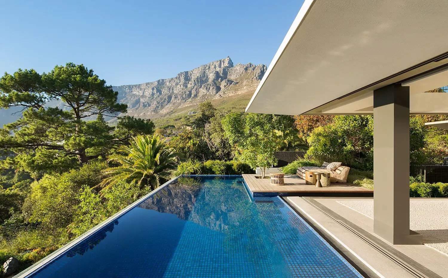 piscina disen~ada por estudio SAOTA Adam Letch y Micky Hoyle